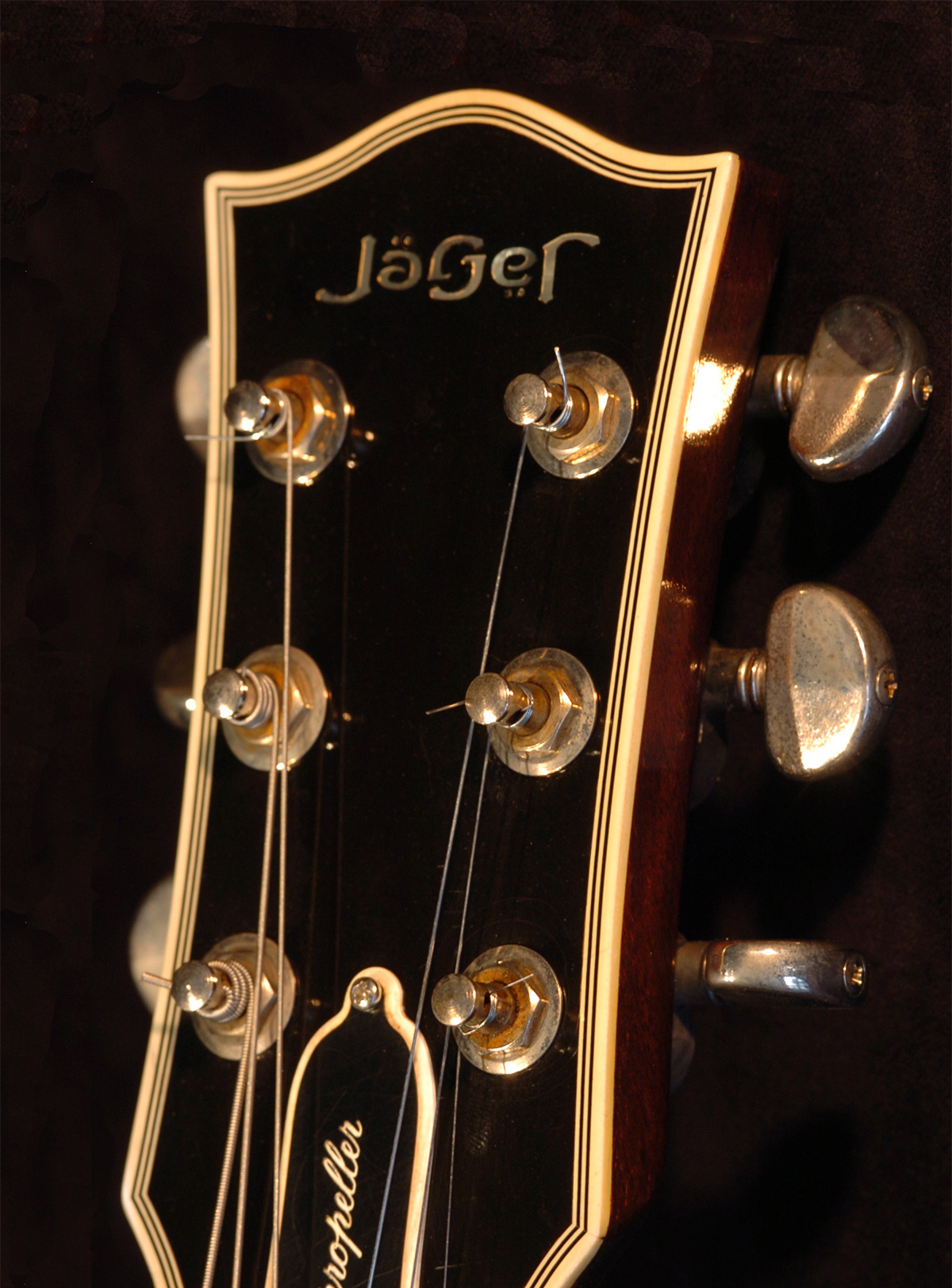 jager-guitar-additional-1